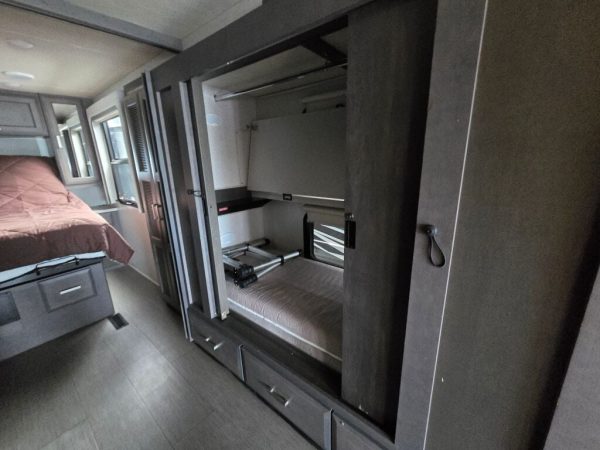 2023 Thor Motor Coach Palazzo 33.5 - Image 11