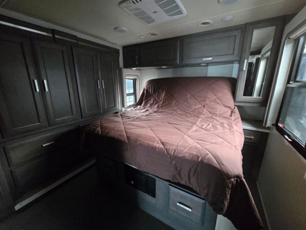 2023 Thor Motor Coach Palazzo 33.5 - Image 12