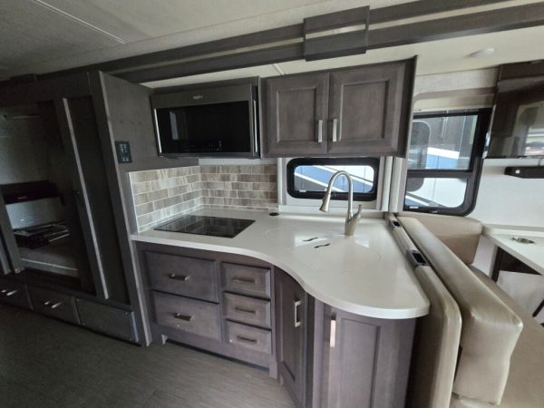 2023 Thor Motor Coach Palazzo 33.5 - Image 9