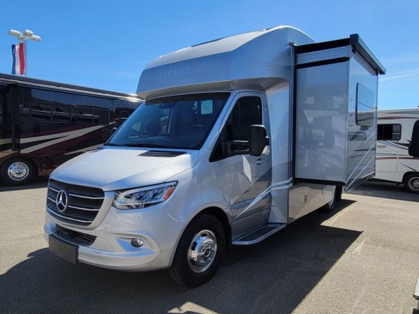 2023 Tiffin Motorhomes Wayfarer 25JW - Image 2
