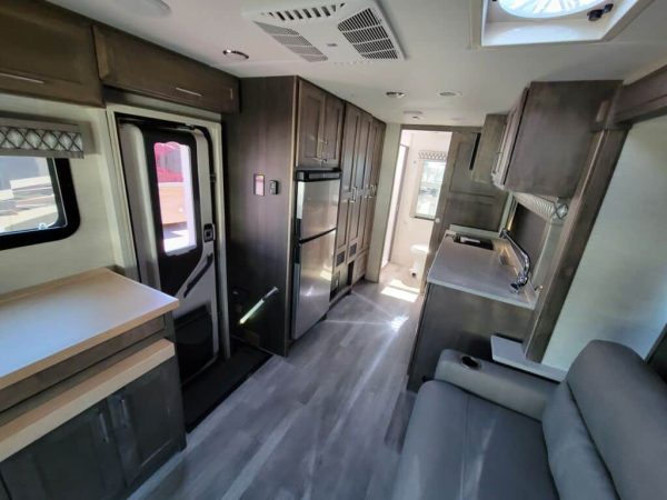 2023 Tiffin Motorhomes Wayfarer 25JW - Image 7