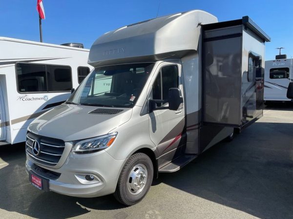 2023 Tiffin Motorhomes Wayfarer 25JW - Image 2