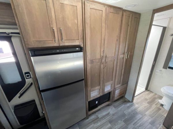 2023 Tiffin Motorhomes Wayfarer 25JW - Image 13