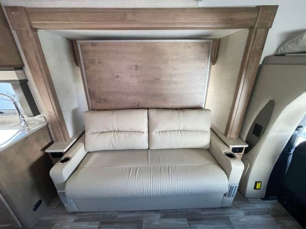 2023 Tiffin Motorhomes Wayfarer 25JW - Image 7