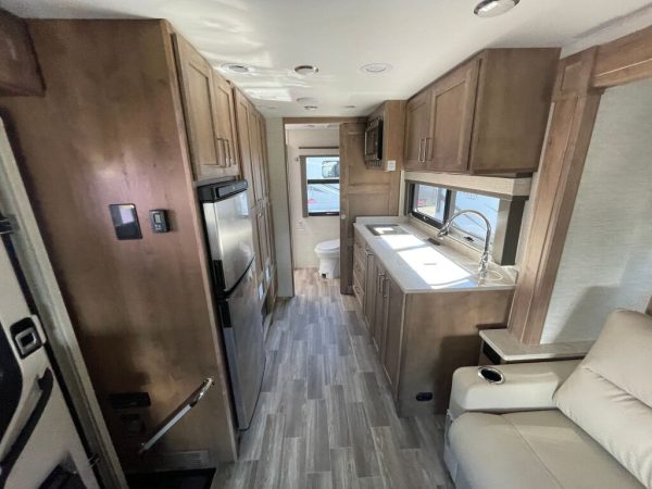 2023 Tiffin Motorhomes Wayfarer 25JW - Image 10