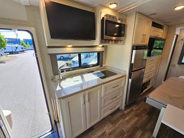 2023 Tiffin Motorhomes Wayfarer 25RW - Image 11