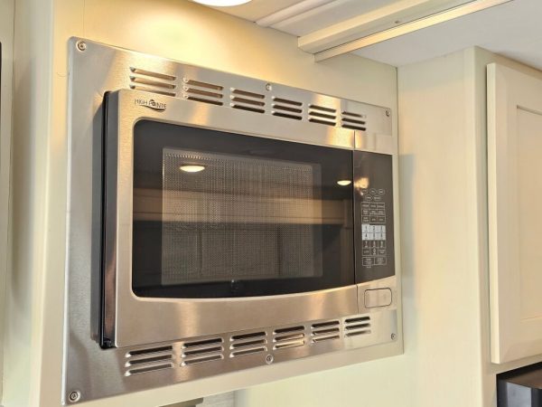2023 Tiffin Motorhomes Wayfarer 25RW - Image 13