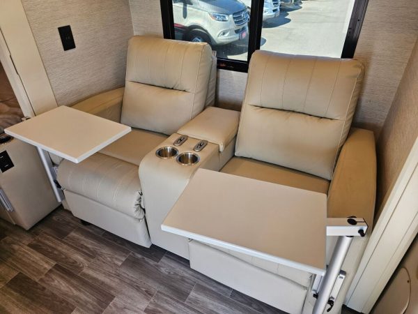 2023 Tiffin Motorhomes Wayfarer 25RW - Image 20