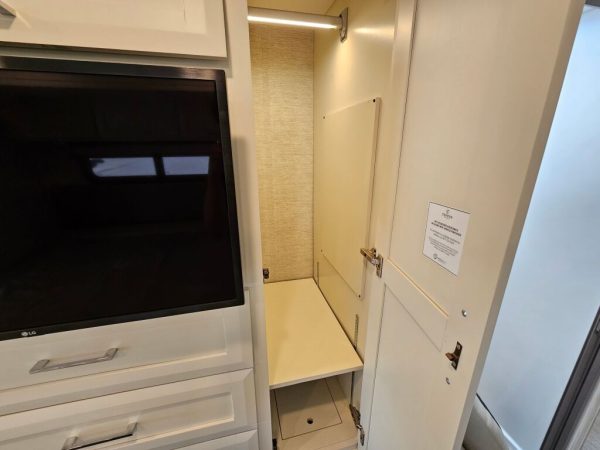 2023 Tiffin Motorhomes Wayfarer 25RW - Image 29