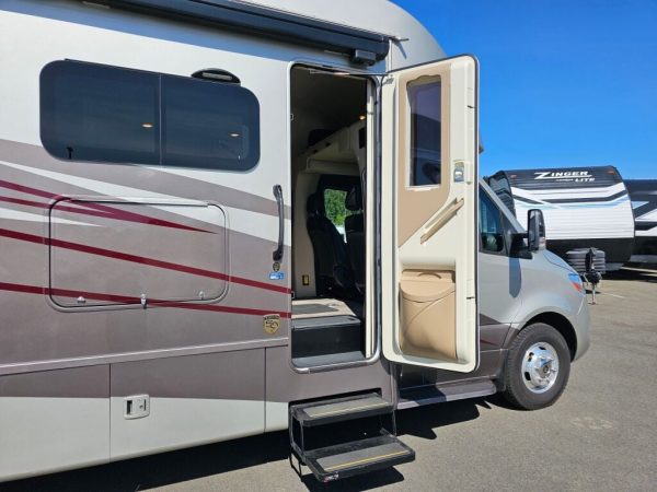 2023 Tiffin Motorhomes Wayfarer 25RW - Image 9