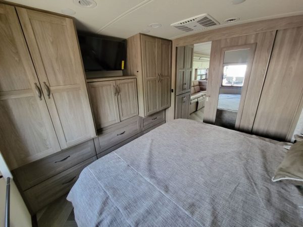 2023 Winnebago Adventurer 34W - Image 15
