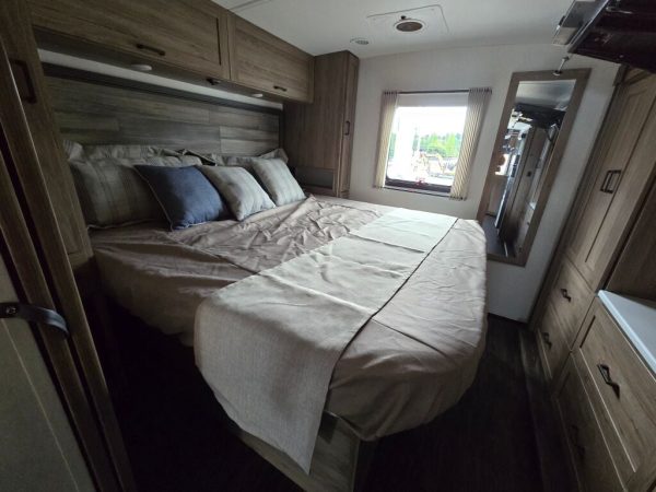 2023 Winnebago Vista 29V - Image 12