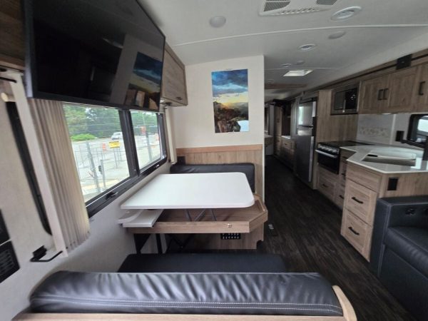2023 Winnebago Vista 29V - Image 8