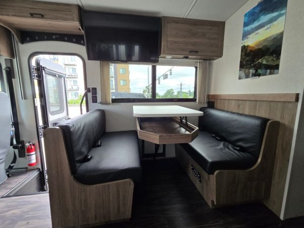 2023 Winnebago Vista 29V - Image 9