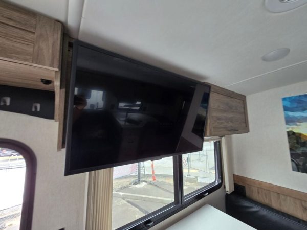 2023 Winnebago Vista 29V - Image 10