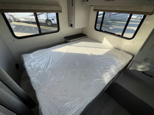2024 Coachmen Freelander 27QB - Image 16