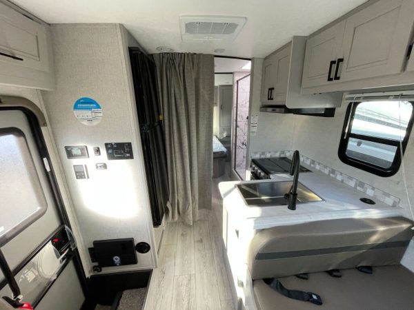 2024 Coachmen Freelander 27QB - Image 9