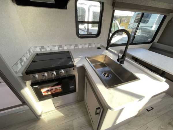 2024 Coachmen Freelander 27QB - Image 10