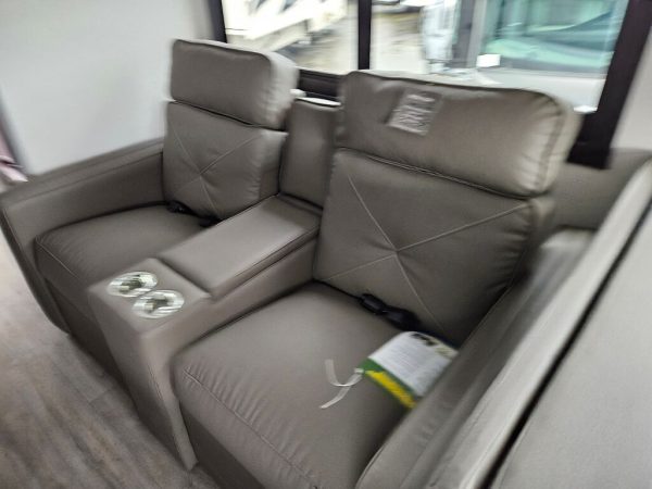 2024 Coachmen Pursuit 31TS - Image 14