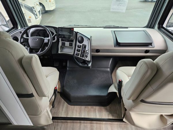 2024 Coachmen Pursuit 31TS - Image 5