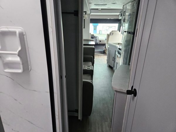 2024 Coachmen Pursuit 31TS - Image 8