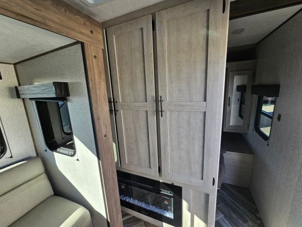 2025 CrossRoads Zinger ZR328SB - Image 23
