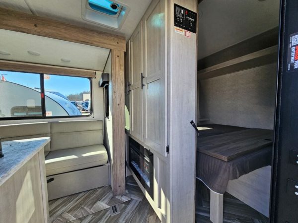 2025 CrossRoads Zinger ZR328SB - Image 6