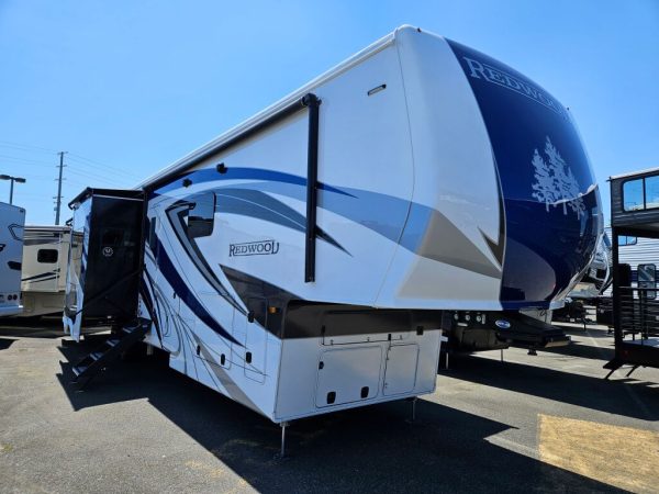 2024 Crossroads Redwood RW4001LK
