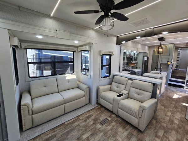 2024 Crossroads Redwood RW4150RD - Image 12