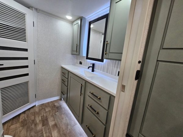 2024 Crossroads Redwood RW4150RD - Image 20