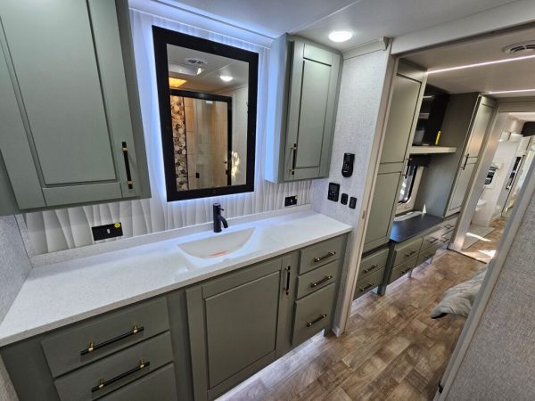 2024 Crossroads Redwood RW4150RD - Image 23