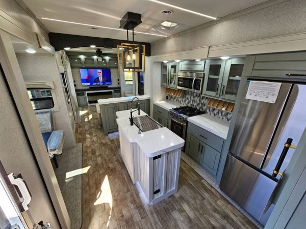 2024 Crossroads Redwood RW4150RD - Image 24