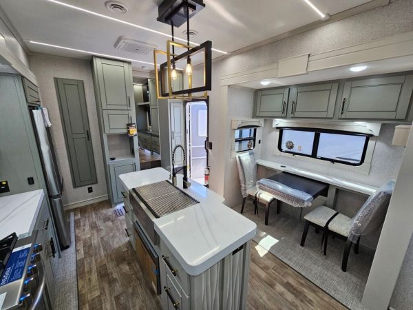 2024 Crossroads Redwood RW4150RD - Image 6