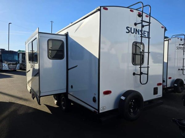 2024 Crossroads Sunset Trail Super Lite SS212RB - Image 3