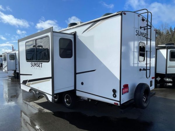 2024 Crossroads Sunset Trail Super Lite SS212RB - Image 3