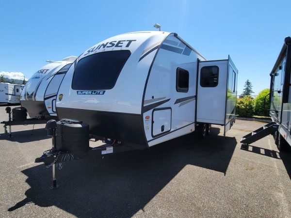 2024 Crossroads Sunset Trail Super Lite SS222RB - Image 2