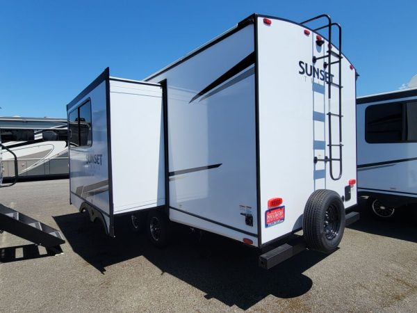 2024 Crossroads Sunset Trail Super Lite SS222RB - Image 3