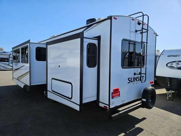 2024 Crossroads Sunset Trail Super Lite SS269FK - Image 3