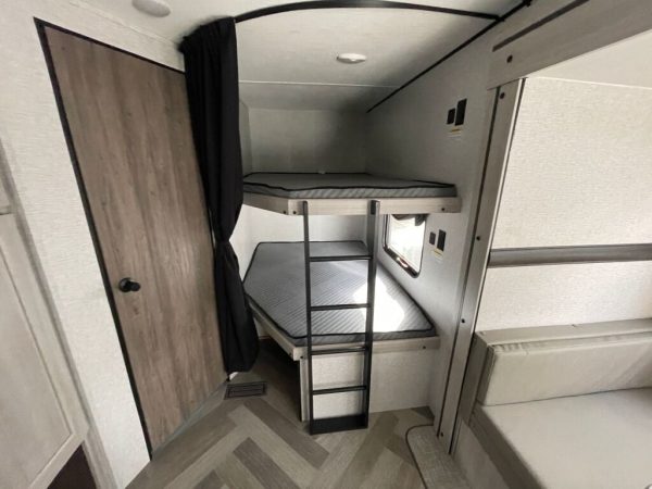 2024 Crossroads Zinger Lite ZR260BH - Image 13