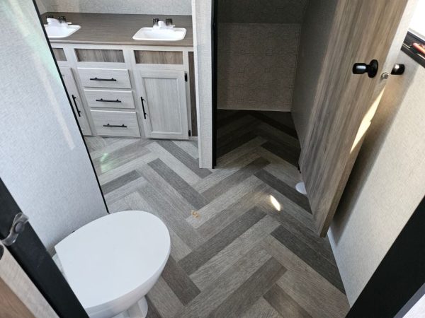 2024 Crossroads Zinger ZR380FB - Image 14