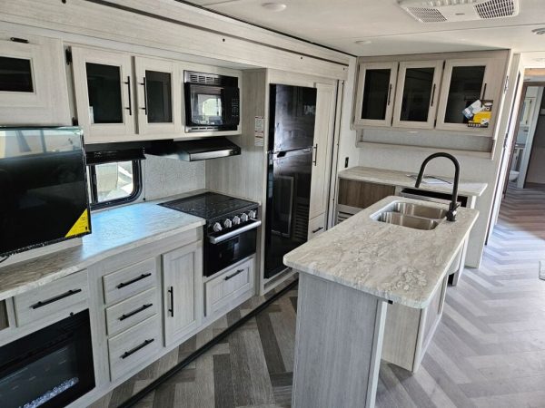 2024 Crossroads Zinger ZR380FB - Image 10