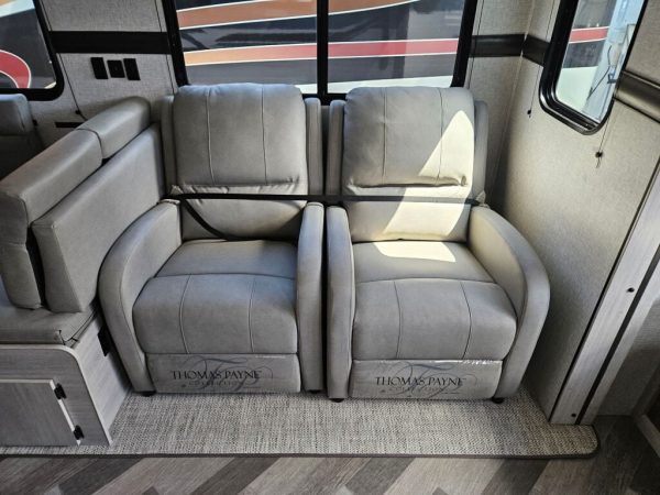 2024 Crossroads Zinger ZR380FB - Image 12