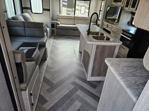 2024 Crossroads Zinger ZR380FB - Image 5