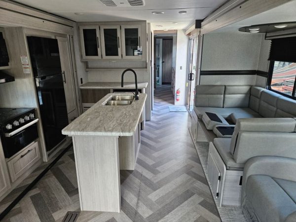 2024 Crossroads Zinger ZR380FB - Image 7