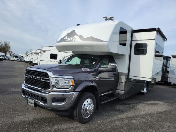 2024 Dynamax Isata 5 Series 28SS - Image 2
