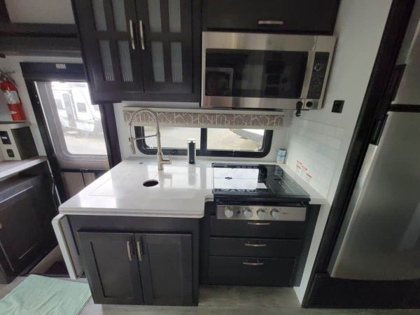 2024 Dynamax Isata 5 Series 28SS - Image 12