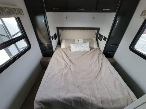 2024 Dynamax Isata 5 Series 28SS - Image 13