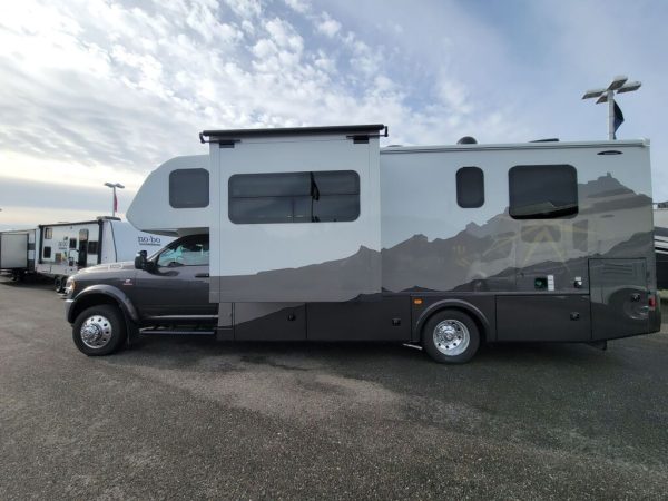 2024 Dynamax Isata 5 Series 28SS - Image 3
