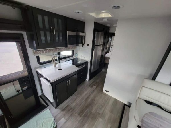 2024 Dynamax Isata 5 Series 28SS - Image 9