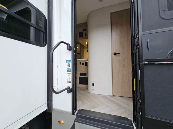 2024 Ember Touring Edition 29MRS - Image 5
